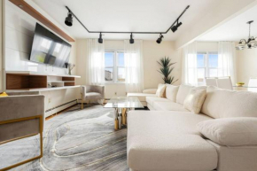 Prime Luxury NY w Free Parking and Mins to Downtown